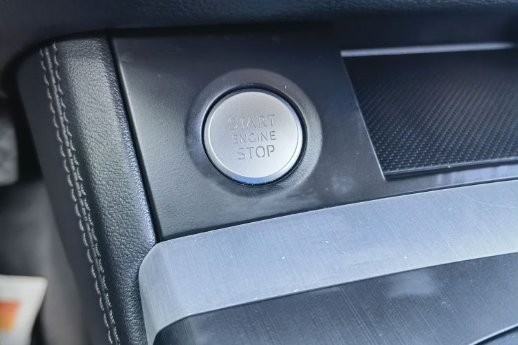 奥迪Q5L 2020款 改款 40 TFSI 荣享时尚型中控内饰7010