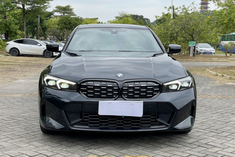 宝马3系 2024款 325i M运动曜夜套装车身外观6001