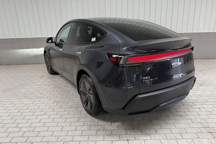 特斯拉 Model Y 2025款 改款 长续航全轮驱动版车身外观6003