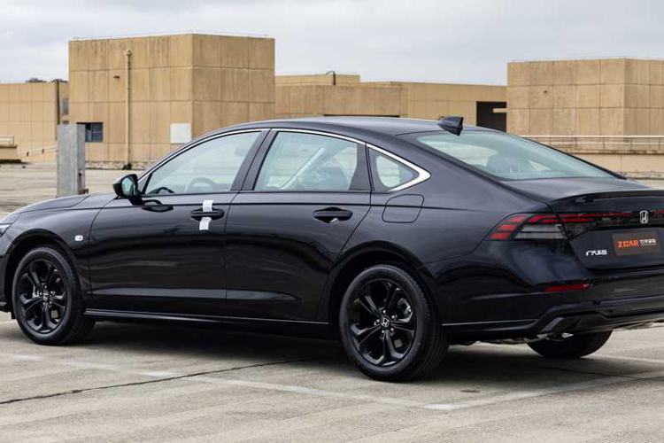 本田 雅阁 2025款 260TURBO 舒适版车身外观6003