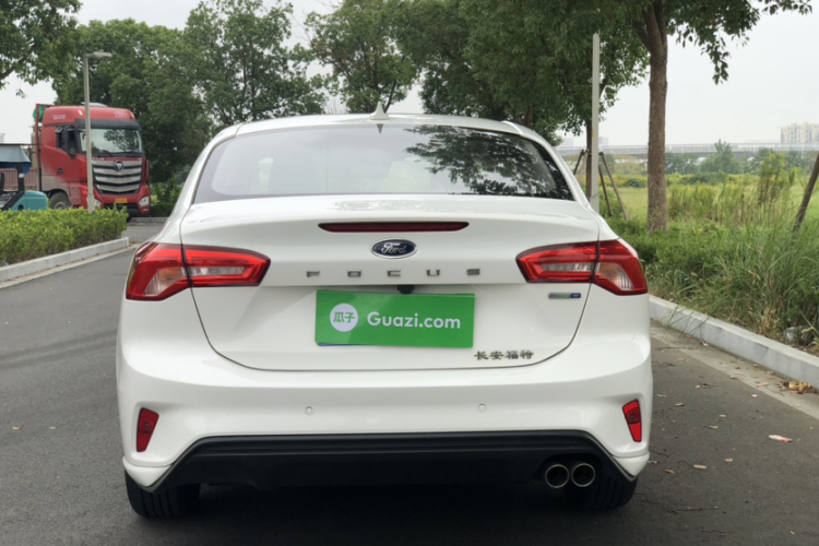 福特 福克斯 2020款 三厢 EcoBoost 180 自动锋潮型车身外观6002