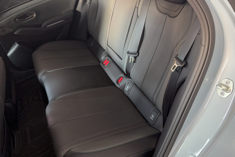 比亚迪 秦L 2024款 DM-i 120KM超越型中控内饰7001