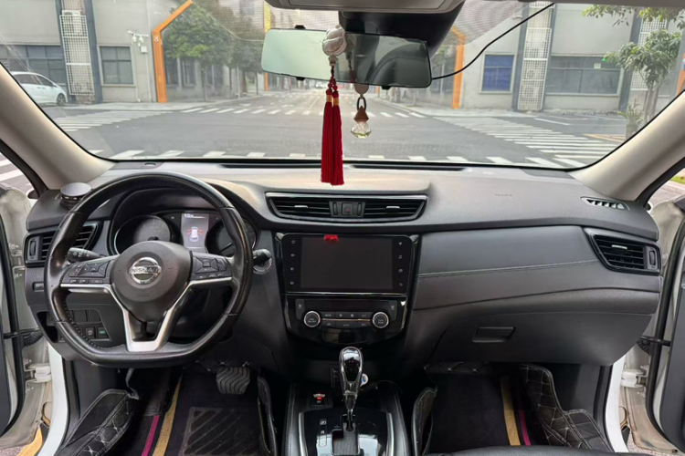 日产 奇骏 2020款 2.0L XL ITS CVT 2WD智联舒适版中控内饰7004