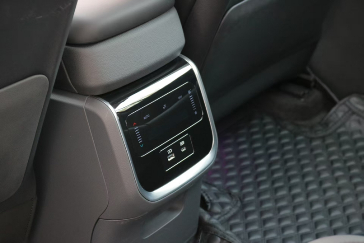 红旗HS7 PHEV 2024款 2.0T PHEV 四驱旗畅版 6座中控内饰7011