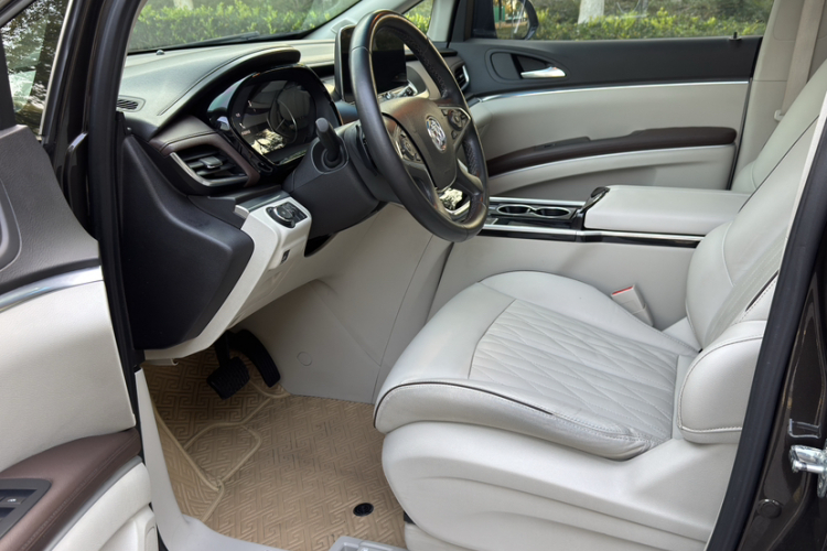 别克GL8 2021款 陆上公务舱 652T 尊贵型中控内饰7007