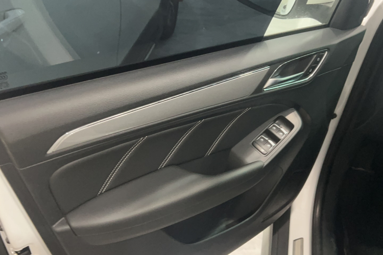 荣威RX5 2020款 20T 自动4G互联超越版中控内饰7002