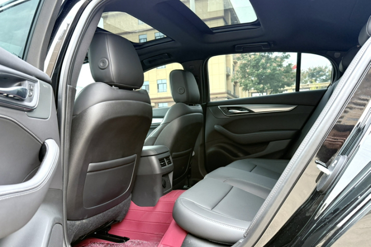 凯迪拉克CT5 2025款 28T 城市运动版中控内饰7005