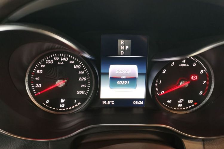 奔驰GLC 2019款 GLC 260 L 4MATIC 动感型中控内饰15