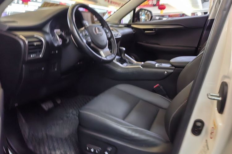 雷克萨斯NX 2018款 300 前驱 锋行版中控内饰7002