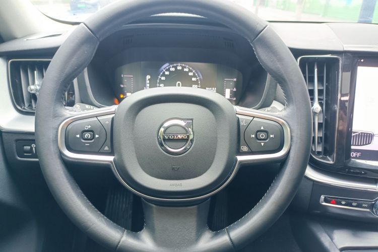 沃尔沃XC60 2019款 T5 四驱智逸版 国VI中控内饰7006