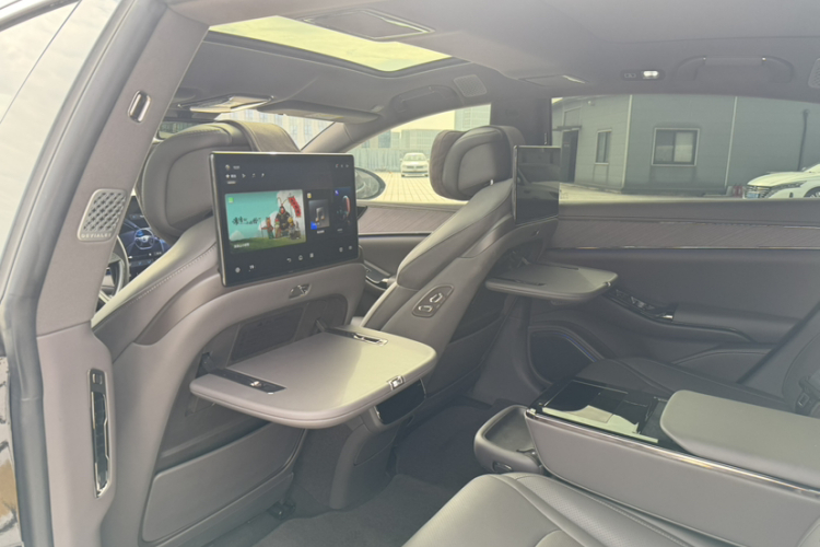 腾势Z9 2024款 1100km 四驱Ultra版局部细节9011