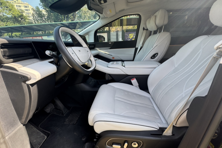 小鹏X9 2024款 702超长续航Max中控内饰7003