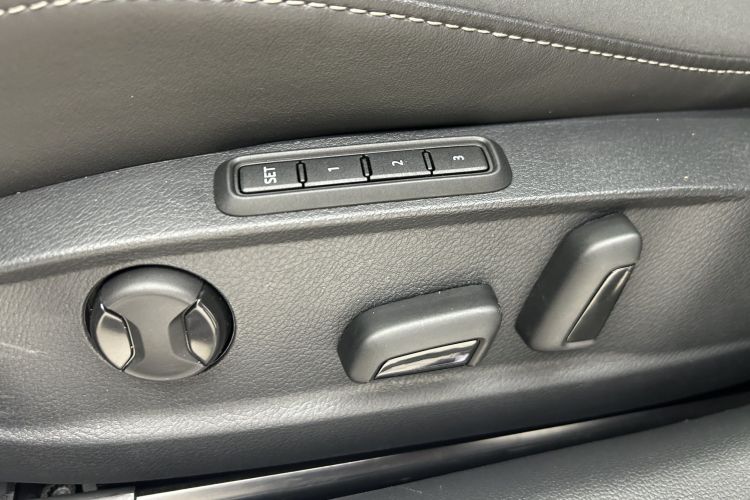 一汽-大众CC 2021款 380TSI 夺目版中控内饰7009