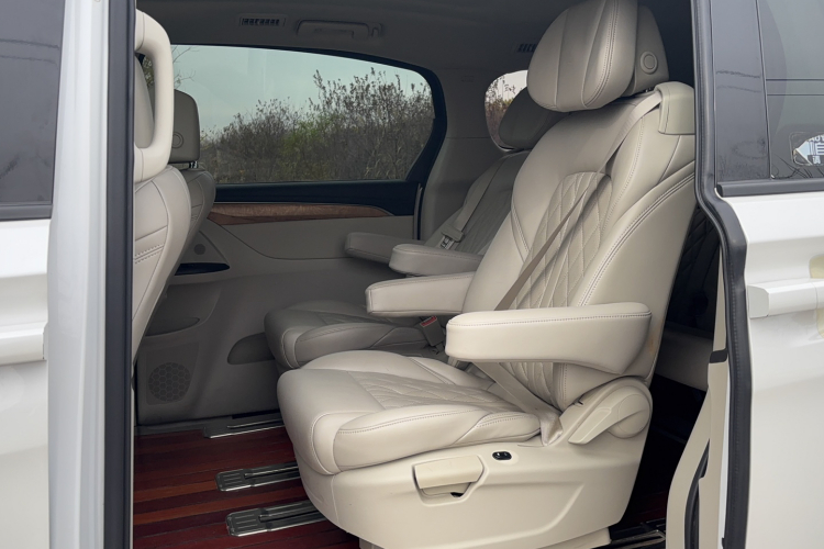 别克GL8 2018款 ES 28T 舒适型 国VI中控内饰7003