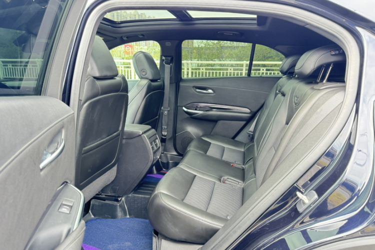 凯迪拉克XT4 2021款 28T 两驱技术型中控内饰7007