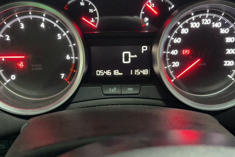 标致408 2015款 1.2T 自动豪华版中控内饰15