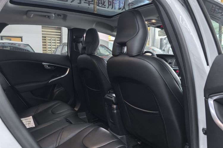 沃尔沃V40 2018款 T3 智逸版中控内饰7005