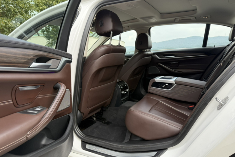 宝马5系 2018款 改款 530Li 尊享型 豪华套装中控内饰7004