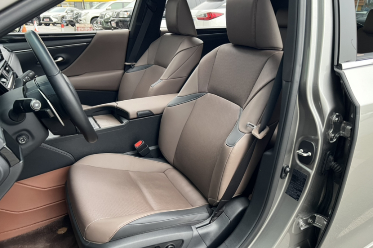 雷克萨斯ES 2022款 200 卓越版局部细节19