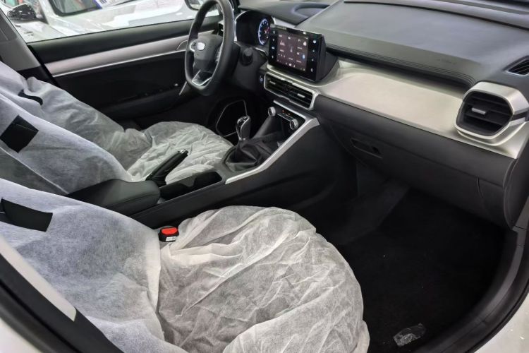 吉利汽车 缤越 2025款 1.5L CVT超能版中控内饰7004