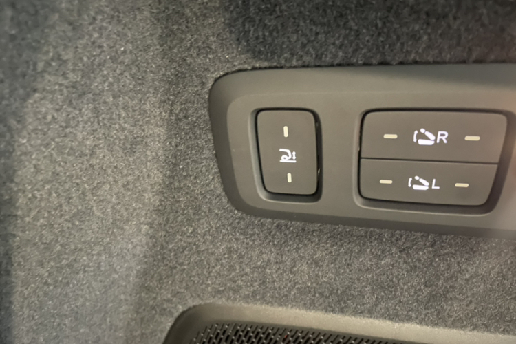 乐道L90 2025款 Max 六座版中控内饰7001