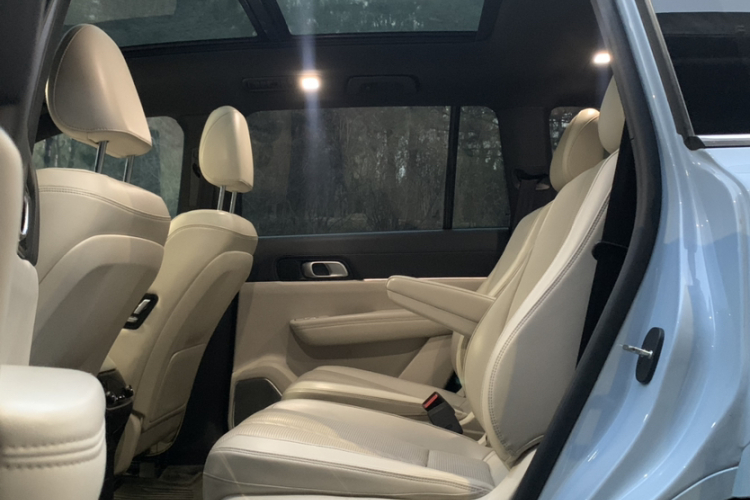 理想汽车 理想ONE 2020款 增程6座版中控内饰7007