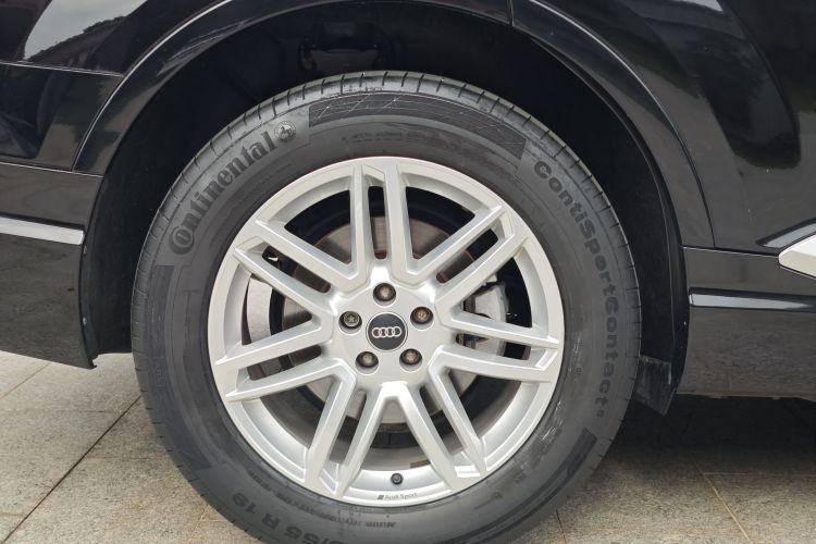 奥迪Q7 2018款 40 TFSI S line运动型车身外观6007