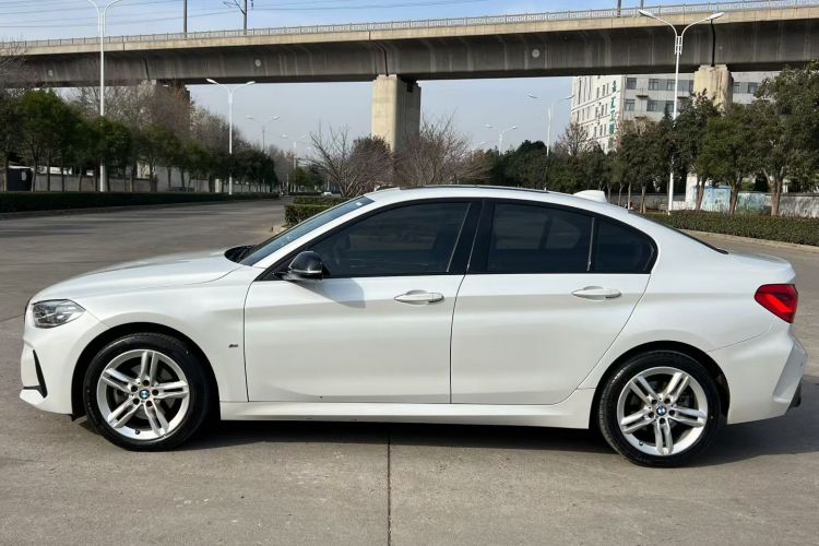 宝马1系 2022款 120i M运动曜夜版车身外观6007