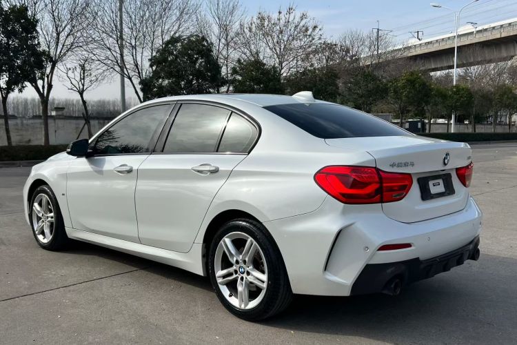 宝马1系 2022款 120i M运动曜夜版车身外观6009