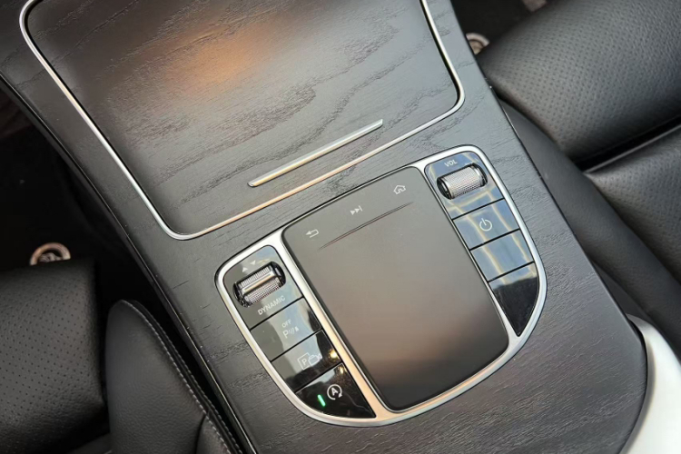 奔驰C级 2019款 C 260 L 运动版中控内饰7001