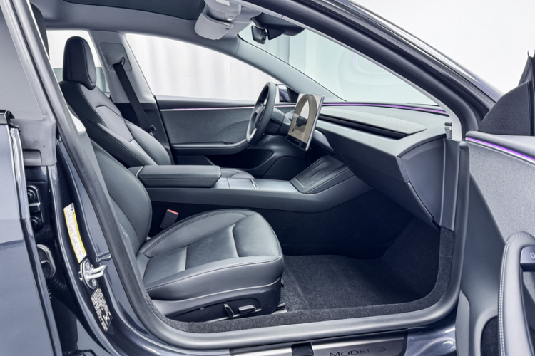 特斯拉 Model 3 2023款 后轮驱动版中控内饰7003