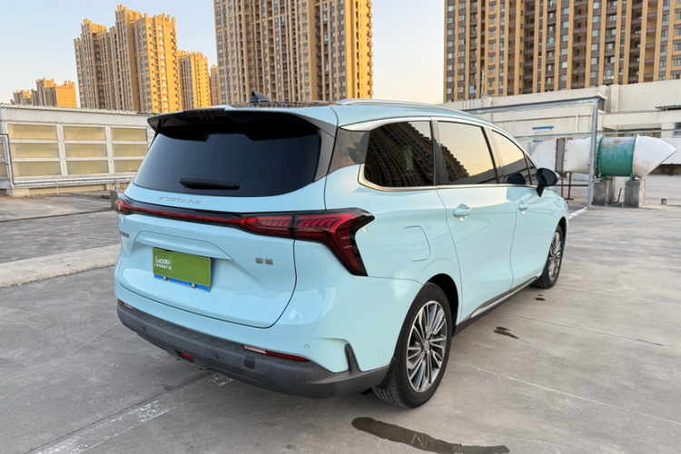 东风风行 风行游艇 2022款 1.5T DCT追风版车身外观6008