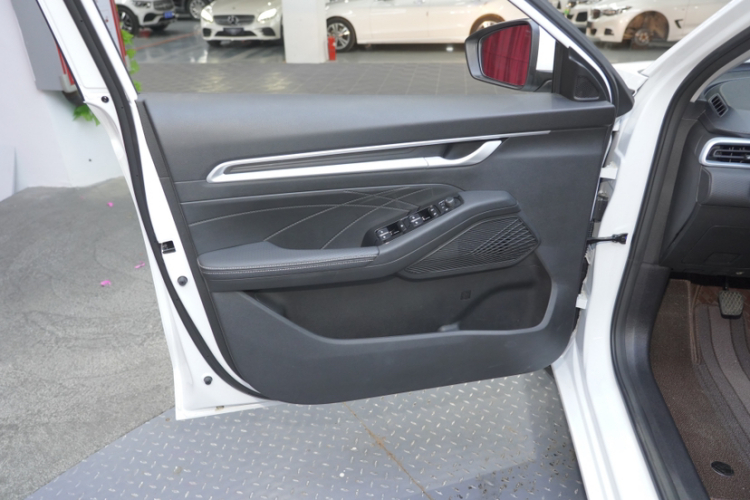 吉利汽车 帝豪 2025款 第4代 1.5L 手动星耀版中控内饰7013