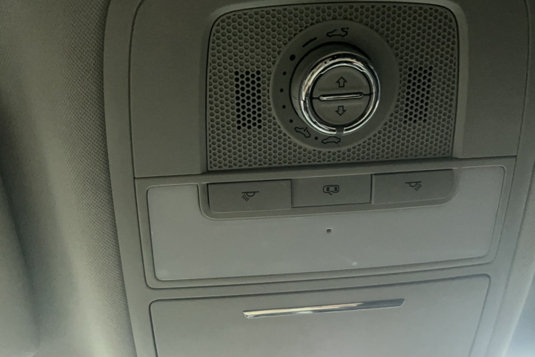 荣威RX5 2020款 20T 自动4G互联超越版中控内饰7011