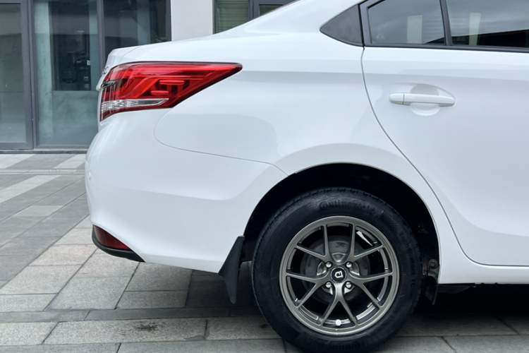 丰田 YARiS L 致享 2017款 1.5E CVT魅动版车身外观6002