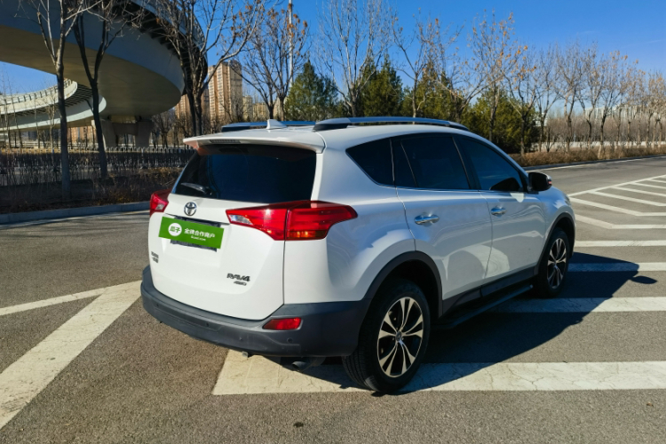 丰田 RAV4荣放 2015款 2.5L 自动四驱精英版车身外观6003
