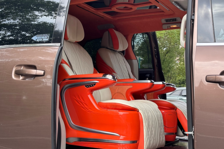 别克GL8 2021款 陆上公务舱 652T 舒适型中控内饰7008