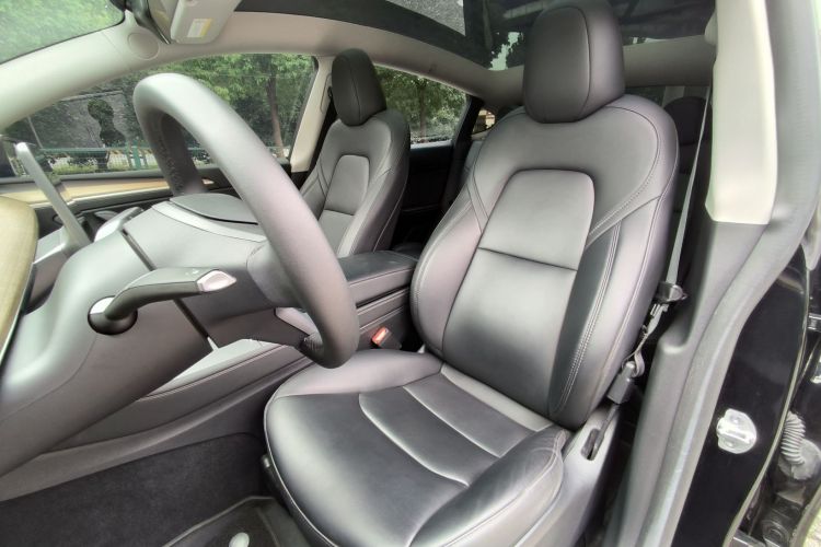 特斯拉 Model Y 2022款 改款 后轮驱动版中控内饰7010