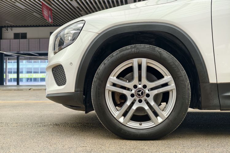 奔驰GLB 2022款 GLB 220 动感型车身外观6007