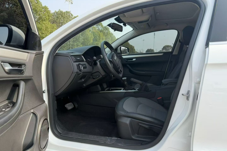 观致3 2016款 都市SUV 1.6T 自动致悦型车身外观6003