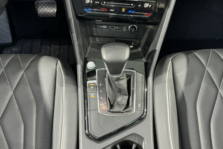 大众 途观L 2022款 330TSI 自动两驱智享版中控内饰7011