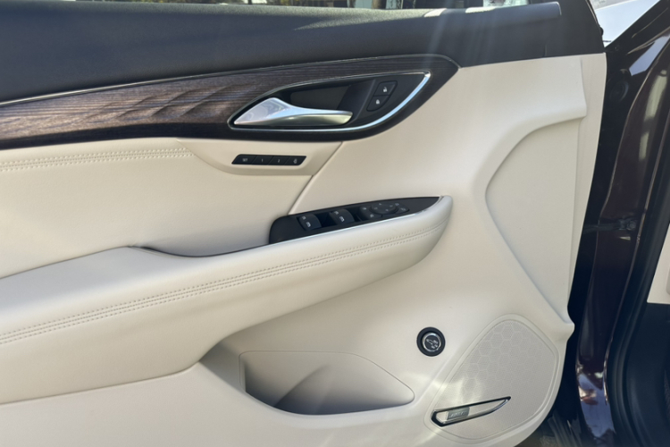 别克 2022款 昂科威Plus Avenir艾维亚 七座版中控内饰7006