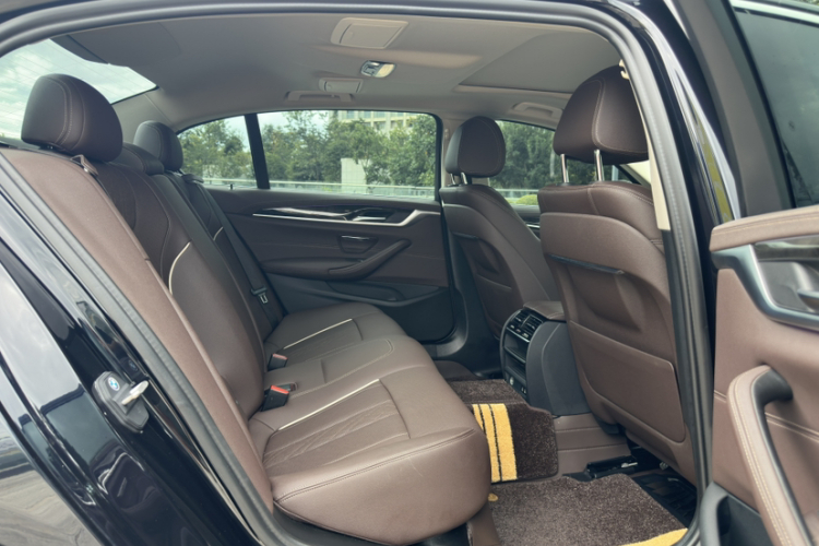 宝马5系 2022款 525Li 豪华套装中控内饰7012