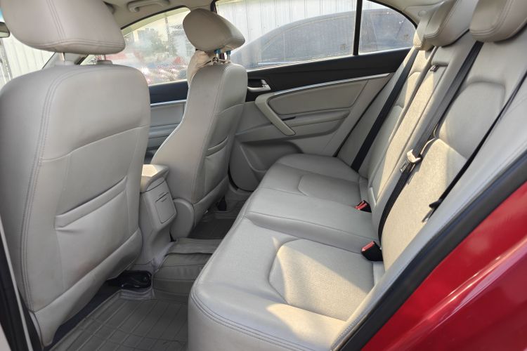 吉利汽车 帝豪 2014款 三厢 1.5L 手动精英型中控内饰7005