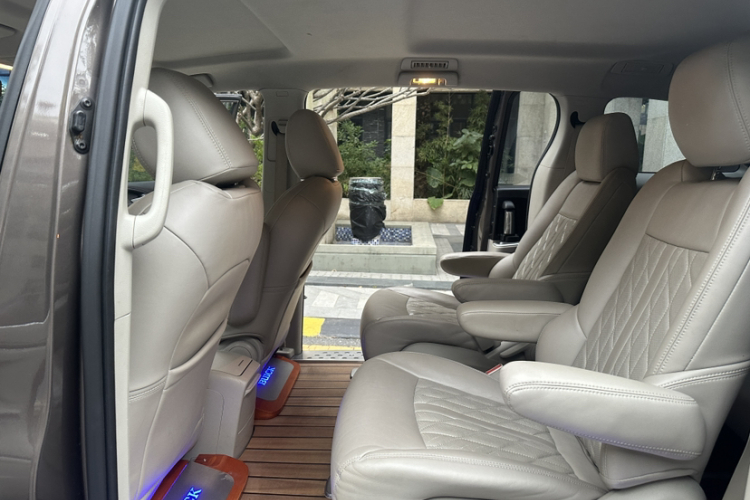 别克GL8 2021款 陆上公务舱 652T 舒适型局部细节9006