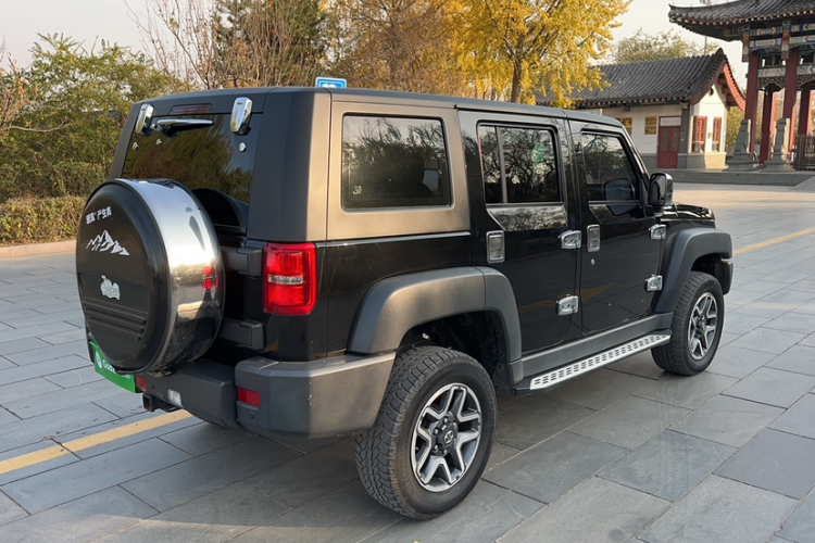 北京BJ40 2016款 40L 2.3T 自动四驱尊享版车身外观6004