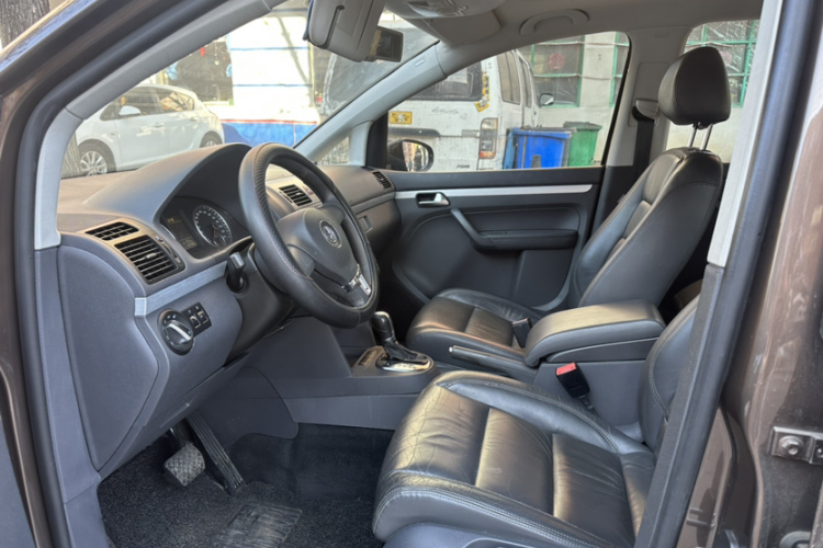 大众 途安 2013款 1.4T DSG舒适版5座中控内饰7003