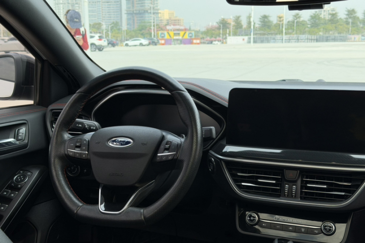 福特 福克斯 2022款 三厢 EcoBoost 180 自动ST Line中控内饰7008