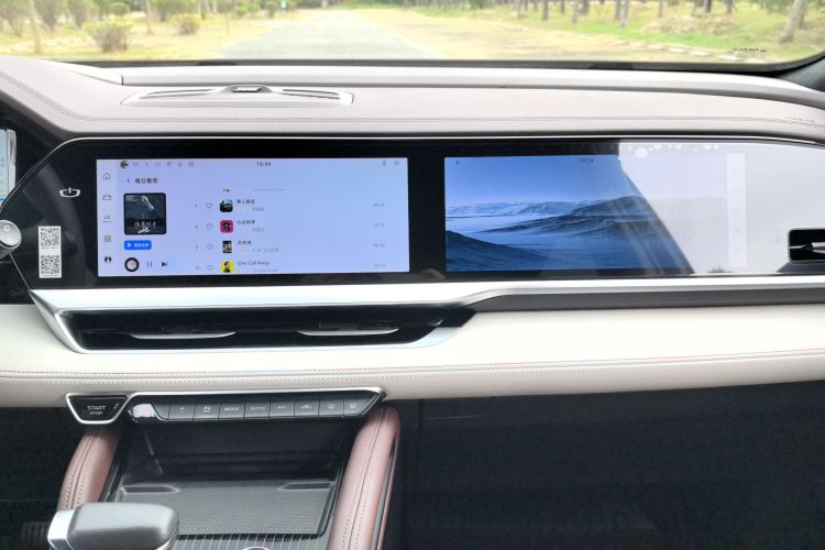 吉利汽车 星越L 2021款 2.0TD DCT EVO两驱智尊型中控内饰7011