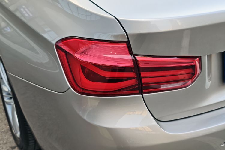 宝马3系 2017款 320Li 时尚型局部细节9008